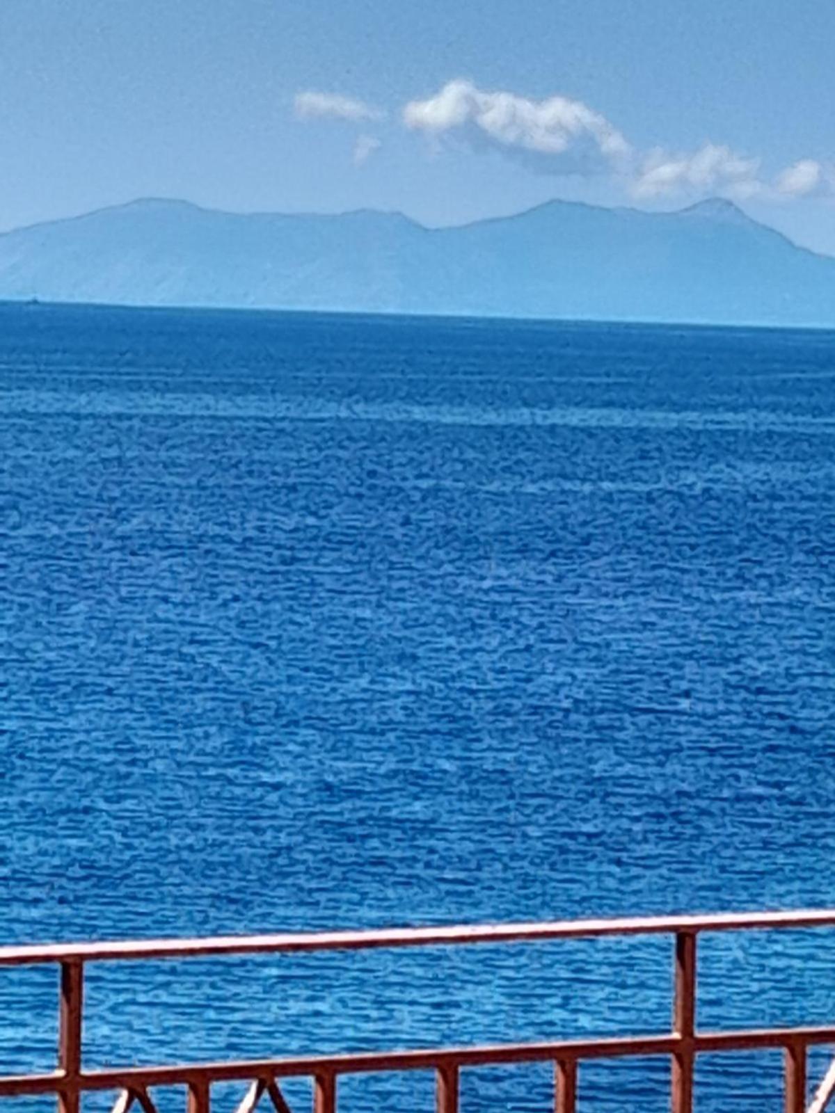 Δωμάτια Κόκκινος Πύργος Plomari エクステリア 写真